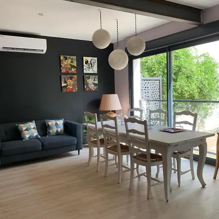 Agreable Maison De Clim/piscine/jardin Nîmes