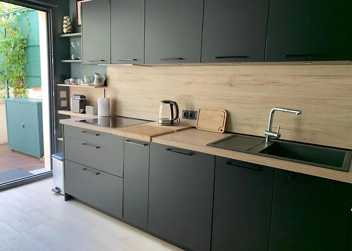 Vila Agreable Maison De Clim/piscine/jardin Nîmes