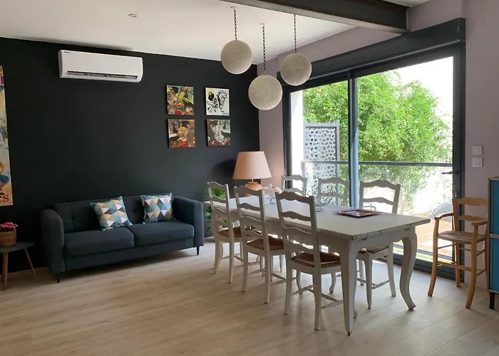 Agreable Maison De Clim/piscine/jardin Nîmes